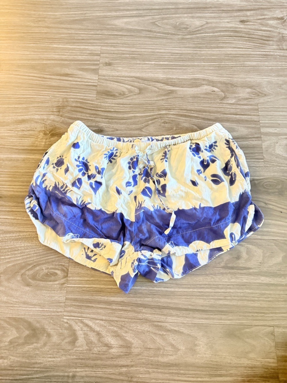 Stone Fox Swim Blue and White Floral Linen Drawstring Shorts with Pockets XS/S